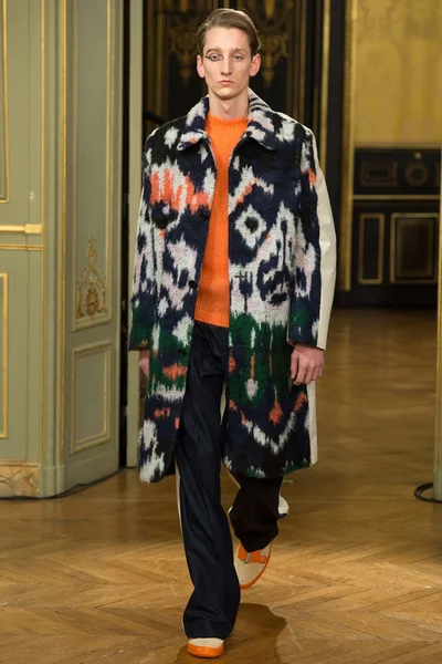 Look 15